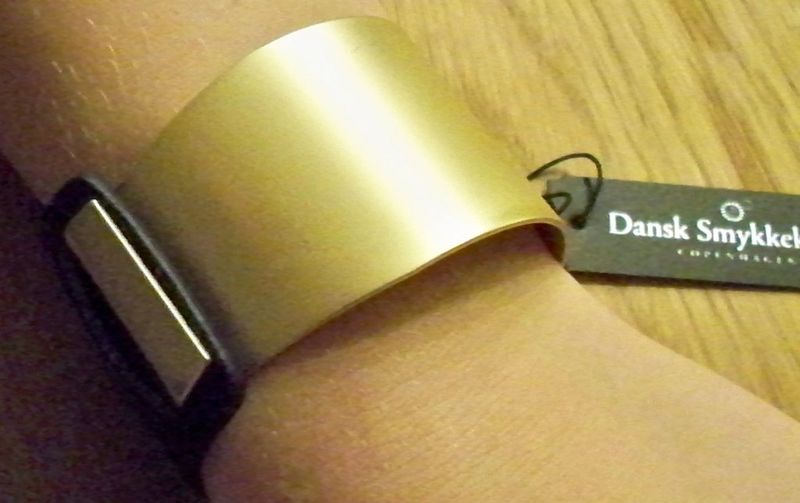 Svart Läderarmband med gulddetalj  Dansk Smykkekunst