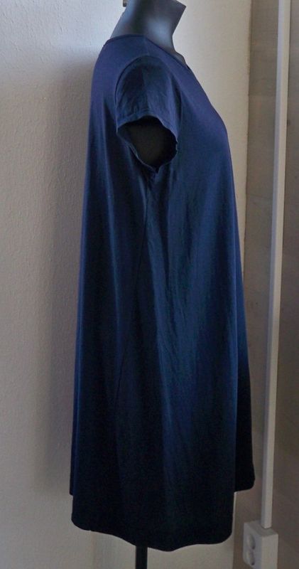 Marinblå Jerseyklänning Med Kort Ärm