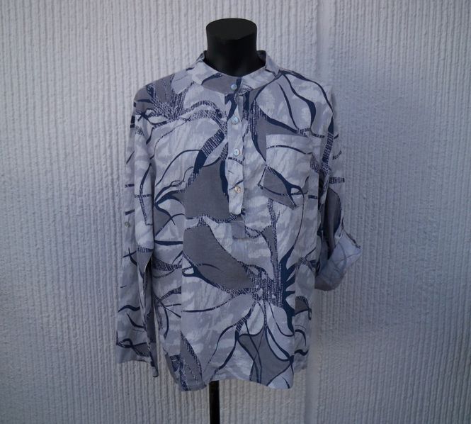 Huvudbild Grå Vit Mönstrad Linneblus Med Lång Ärm