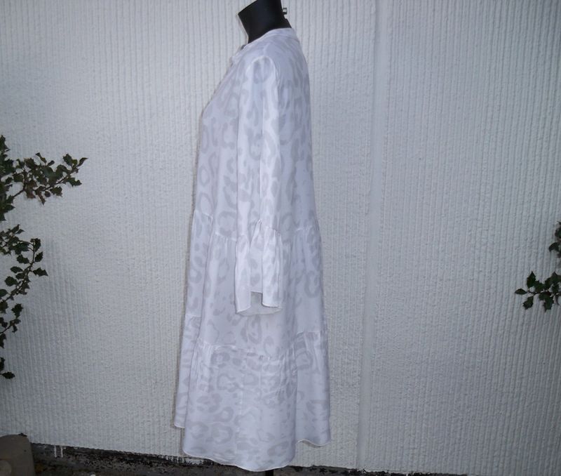 Leopardmönstrad klänning Vit/grå