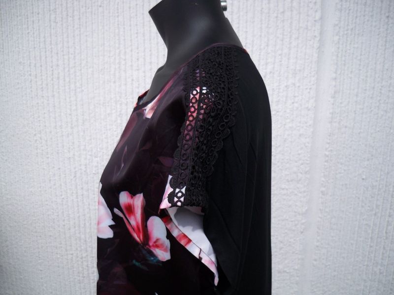 Svart Rrosa Blommig Tunika Blus Spor. Ze-Ze