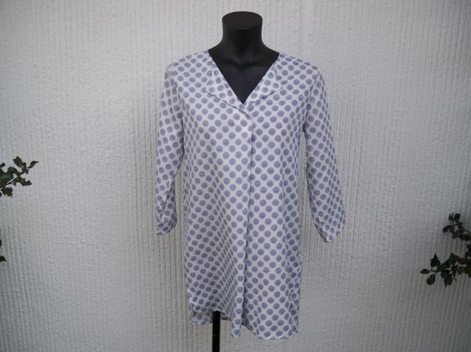 Huvudbild Vit Blå Mönstrad Tunika Hubel Ze-Ze