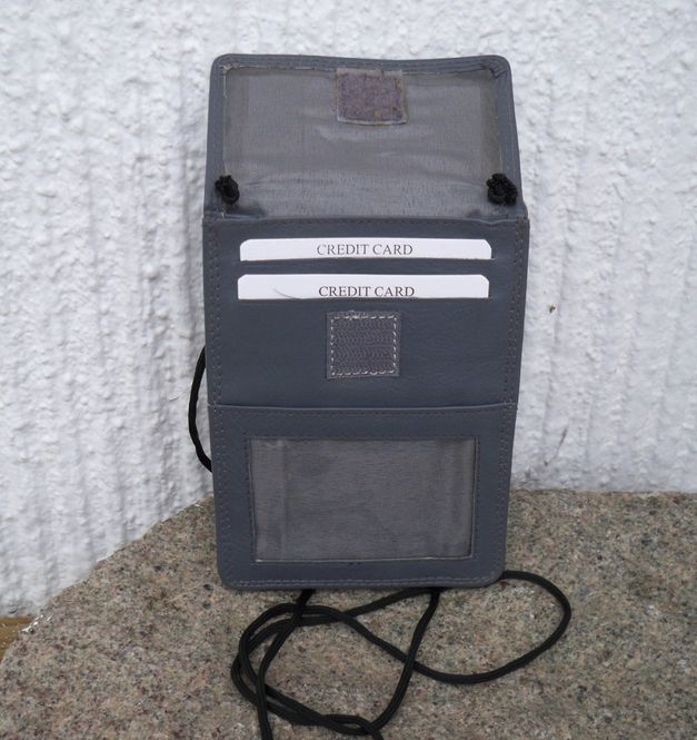 Huvudbild Neck Pouch Halspåse Läder Grå