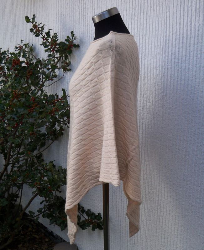 Beige Poncho Med Flätmönster Viskos Ull