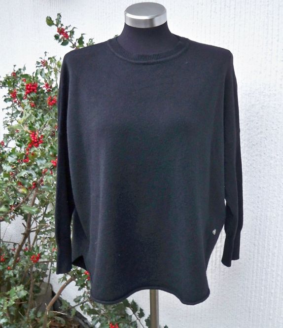 Huvudbild Svart Stickad Tröja Med Lång Ärm