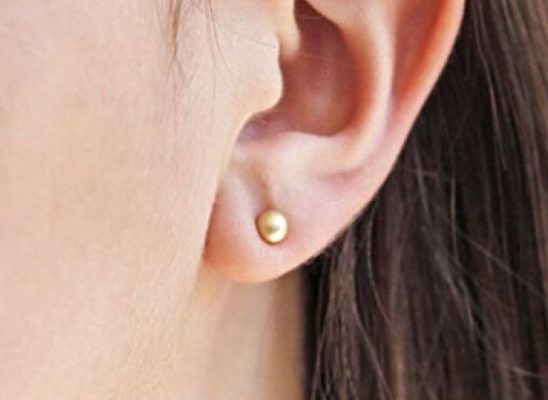 Örhängen Kula. Vit/Hematit/Guld/Roséguld