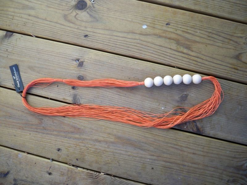 Långt Halsband Saskia Korall Dansk Smykkekunst