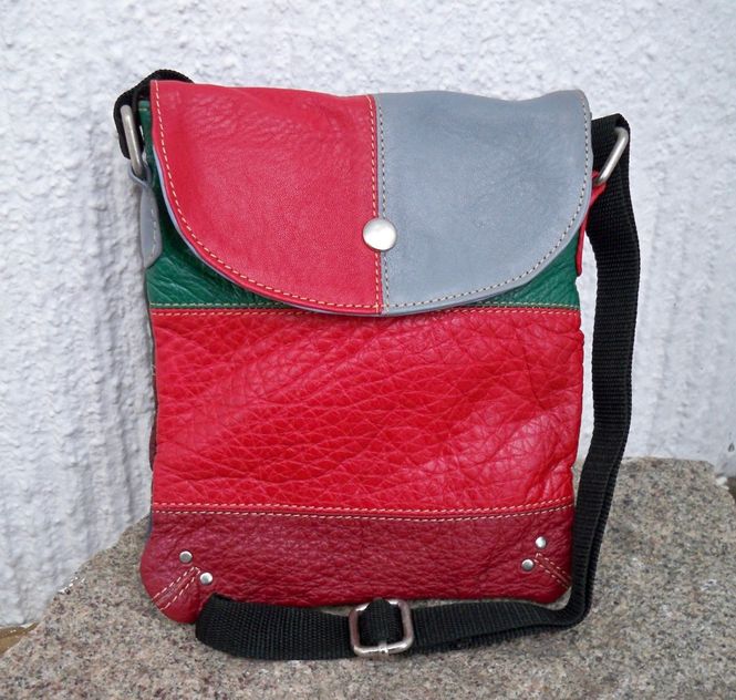 Huvudbild Flerfärgad skinnväska med axelrem