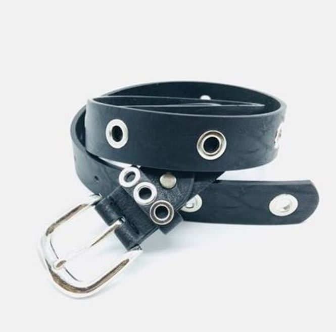 Huvudbild Marinblått läderbälte med silverdetaljer