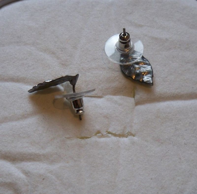 Örhängen Löv Hematit Merethe Dansk Smykkekunst