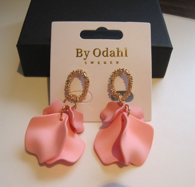 Huvudbild By Odahl Örhängen Rosa Löv