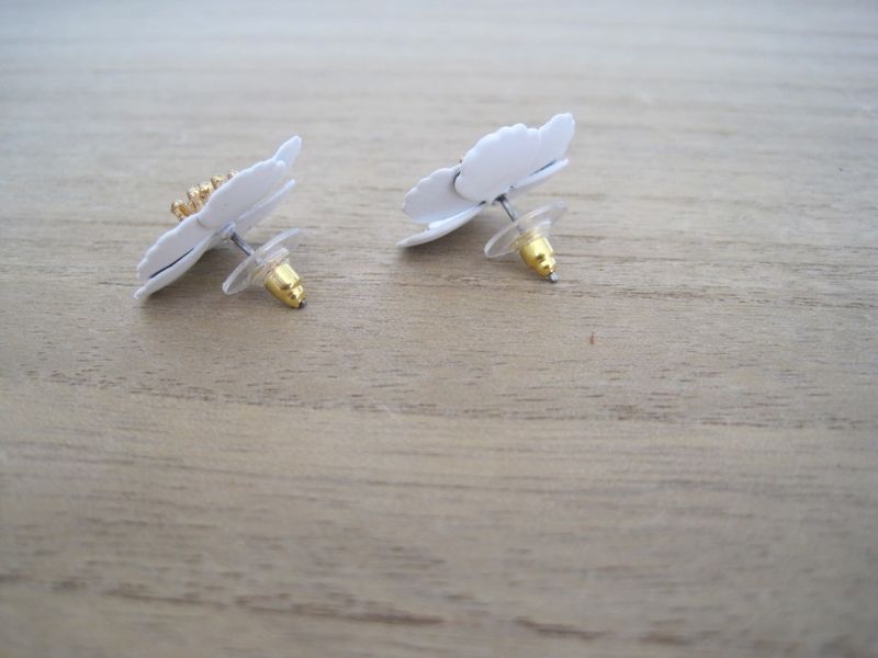 By Odahl Örhängen Vit Blomma