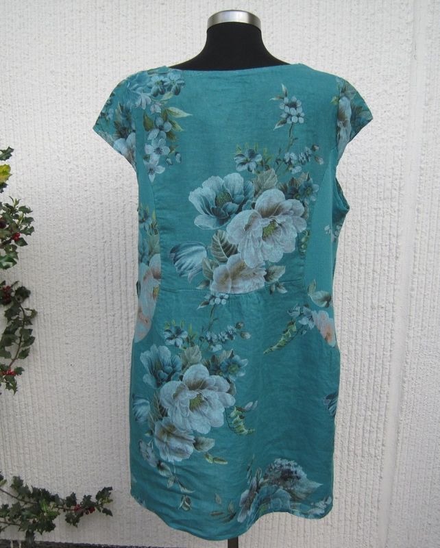 Petrolgrön blommig linneklänning med holkärm Puro Lino