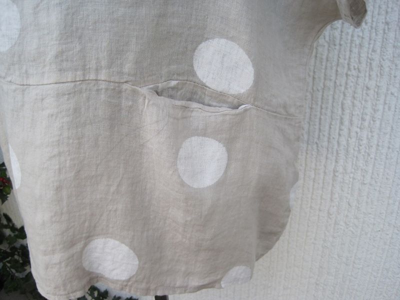 Beige linneblus med stora prickar och kort ärm Puro Lino
