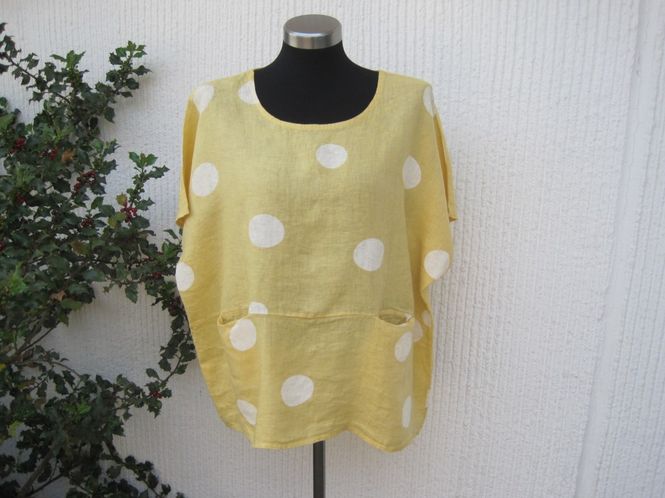 Huvudbild Gul linneblus med stora prickar och kort ärm Puro ...