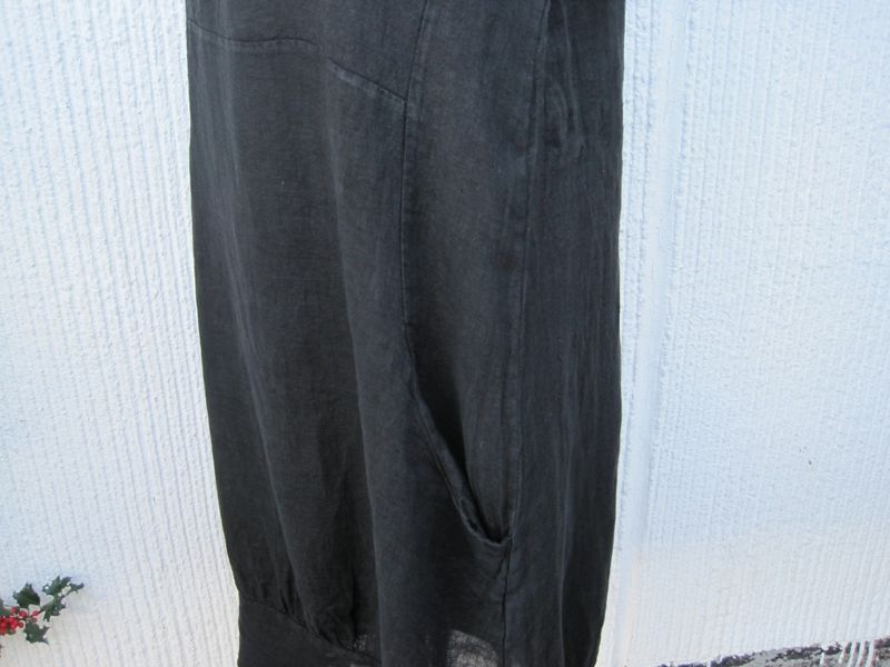 Svart Vadlång Linneklänning Med Lång Ärm