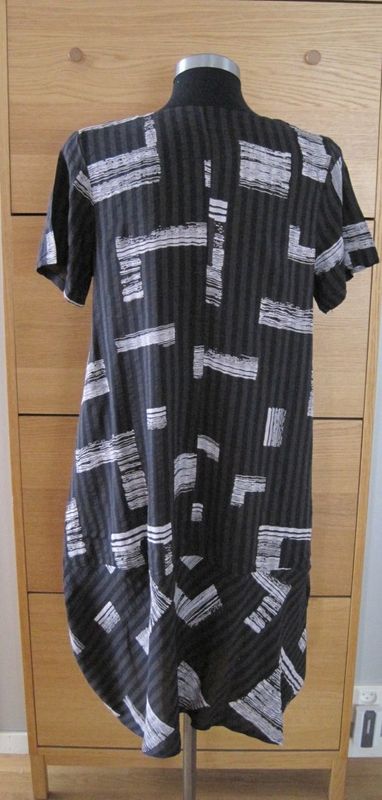 Svart Grå Mönstrad Klänning Med Kort Ärm