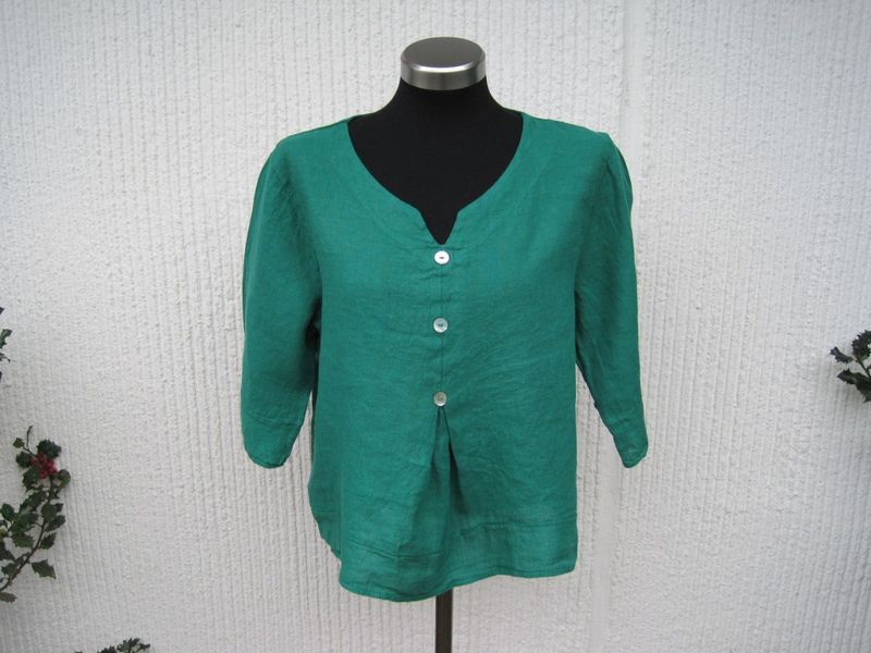 Guccirön Linneblus med halvlång ärm och dekorknappar. Puro Lino