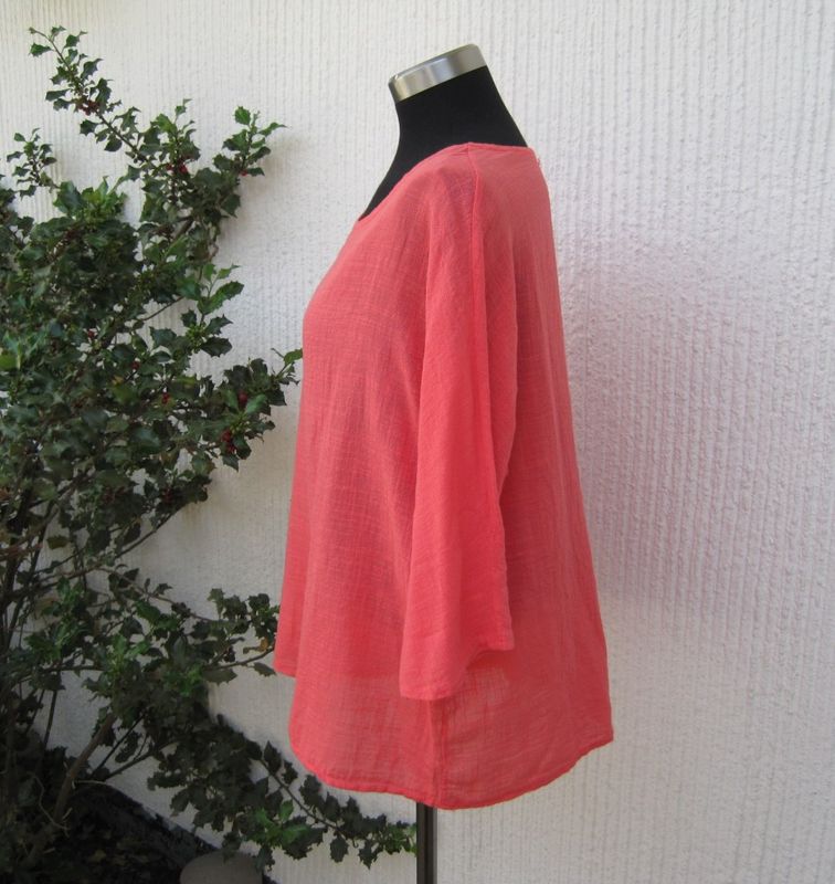 Korallrosa bomullsblus med halvlång ärm. Made in Italy