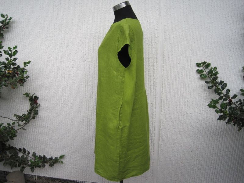 Anisgrön Linneklänning med holkärm. Puro Lino