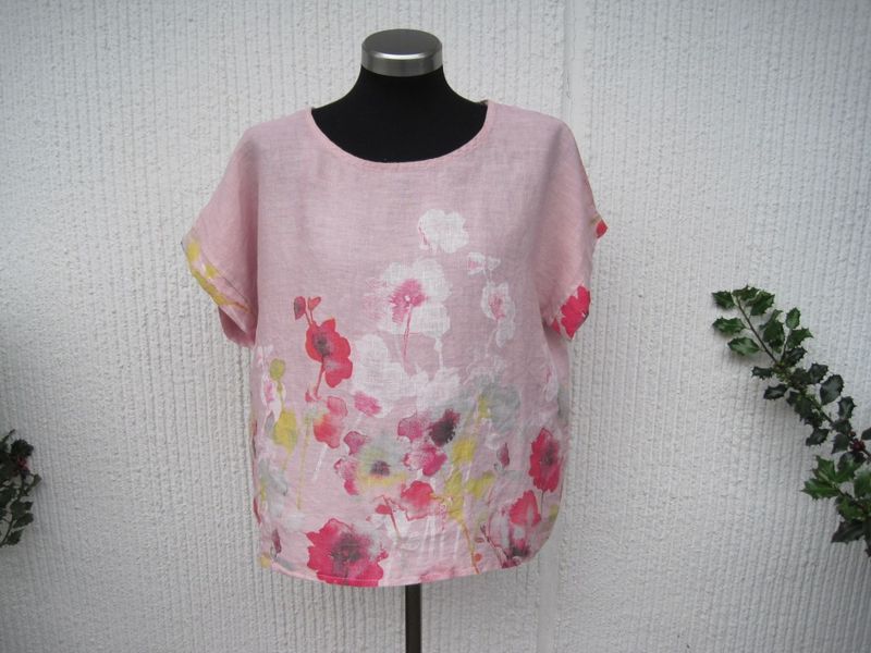Rosa Linneblus med blommor. Puro Lino
