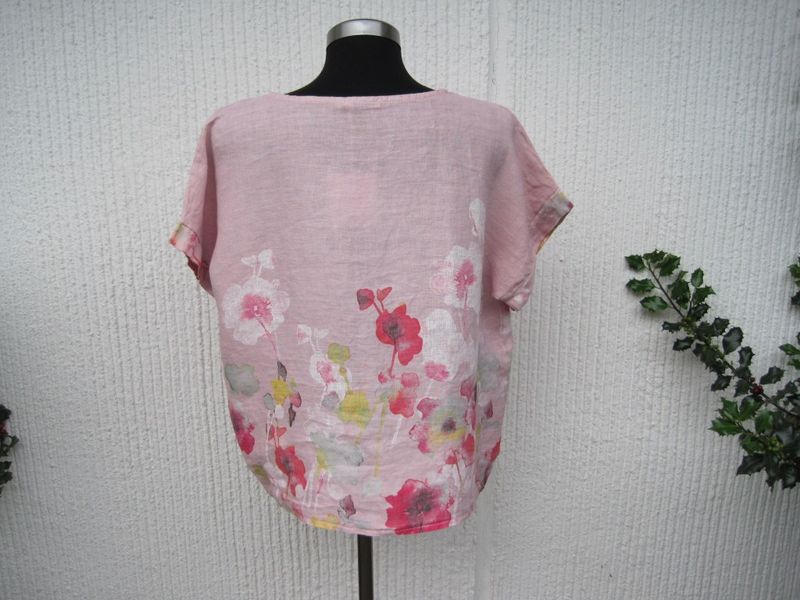 Rosa Linneblus med blommor. Puro Lino