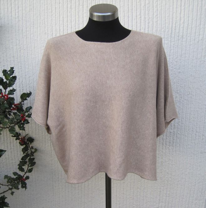 Huvudbild Mullvadsbeige Kort Ponchotröja Med Halvlång Ärm