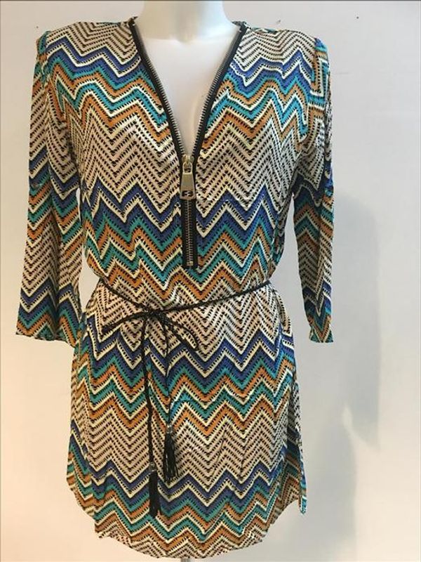 Klänning. Zig Zag mönster med dragkedja