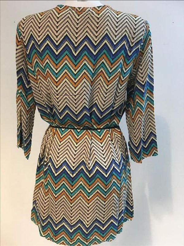 Klänning. Zig Zag mönster med dragkedja